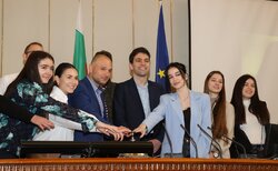 img-8daaedfb0383f54e72a37cd4f7360fdc-v_250x154_crop_478b24840a