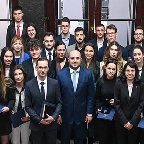 min-i-studenti-24-chasa_280x280_crop_478b24840a