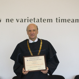 dsc-1044_280x280_crop_478b24840a