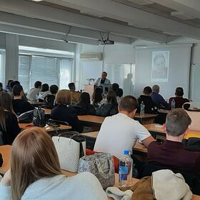 20221116-113054_280x280_crop_478b24840a