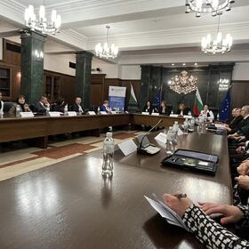 2_280x280_crop_478b24840a