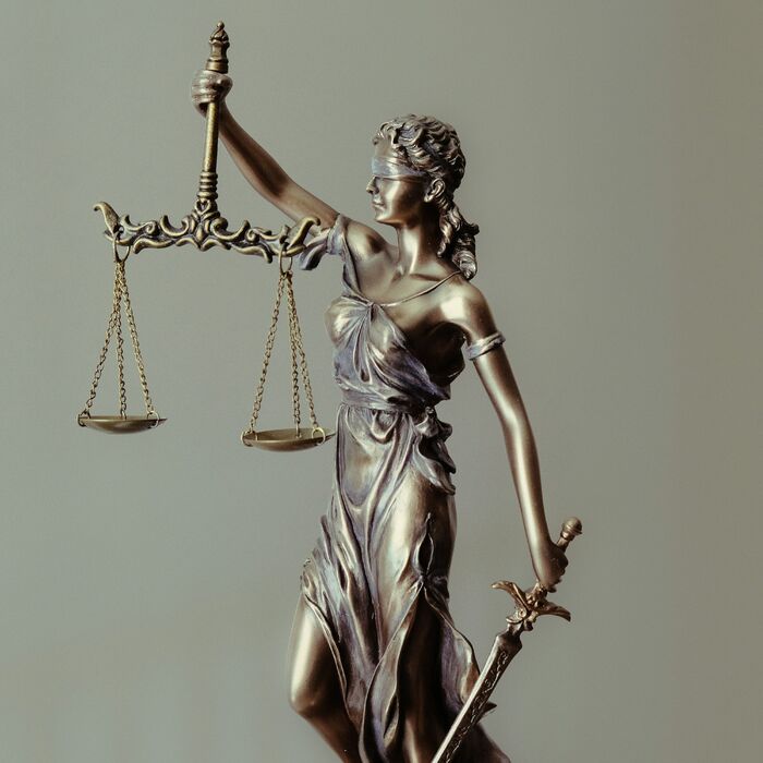 pravo-unsplash_700x700_crop_478b24840a