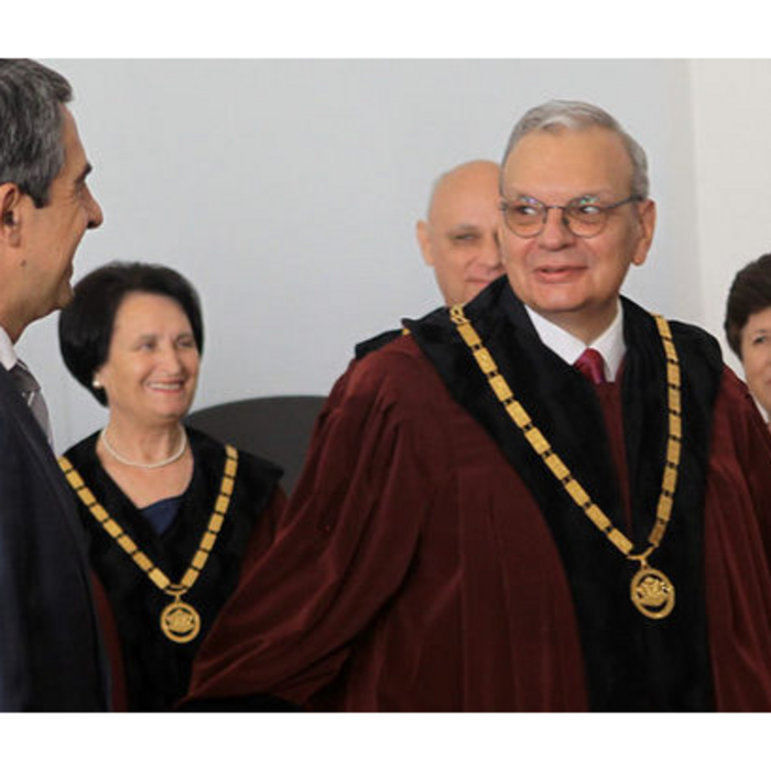 profesor_700x700_crop_478b24840a