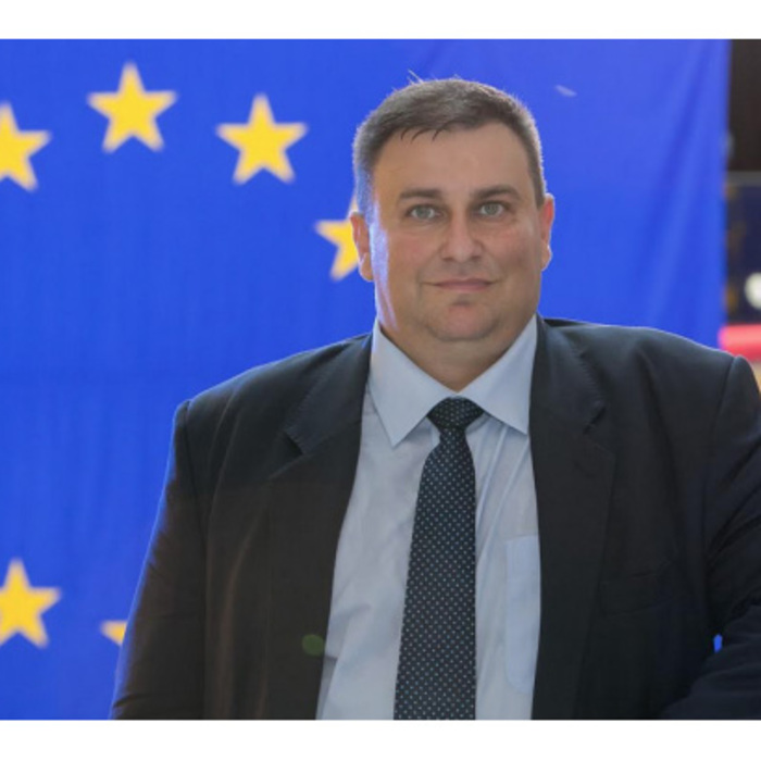 2-korica-novini-bg_700x700_crop_478b24840a