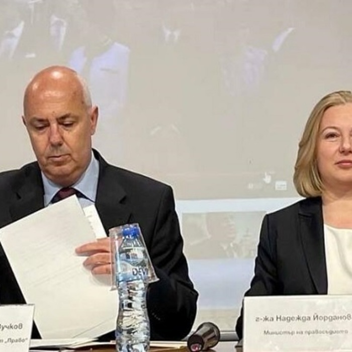 01_700x700_crop_478b24840a