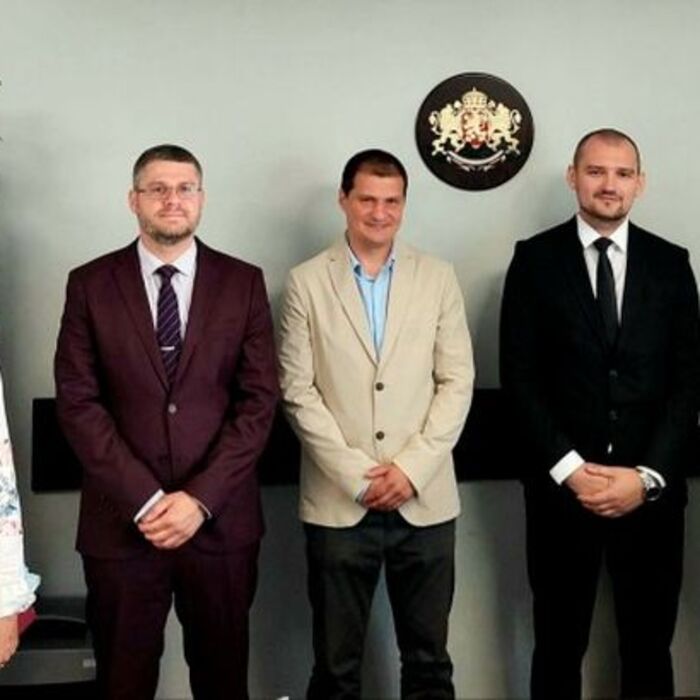 trima-mladshi_700x700_crop_478b24840a