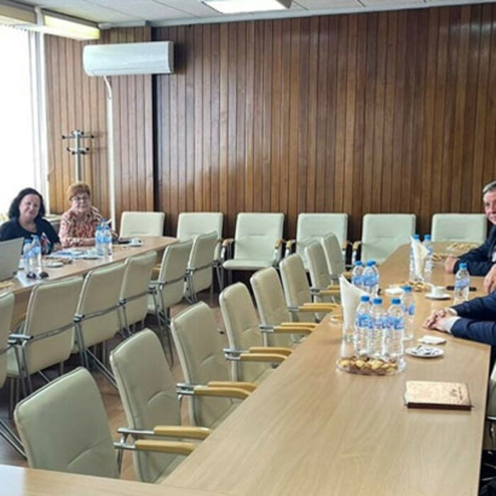 predsedatelqt_700x700_crop_478b24840a