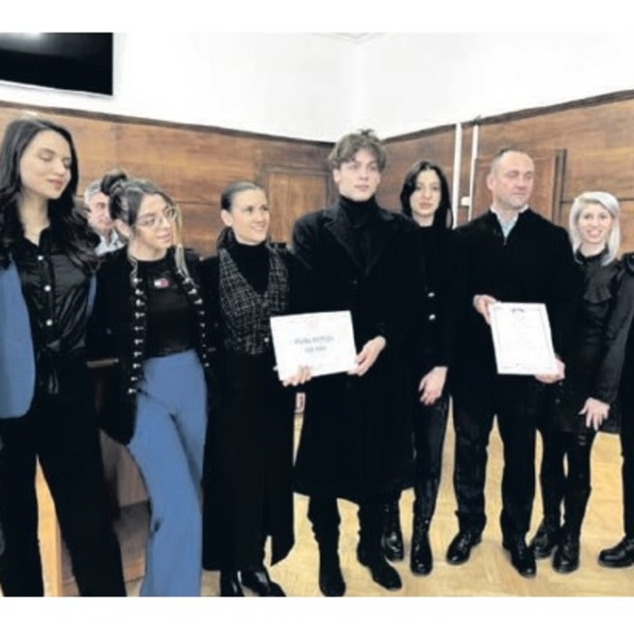 06_700x700_crop_478b24840a