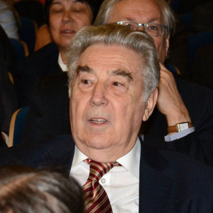 alexander-djerov-dir-bg_700x700_crop_478b24840a