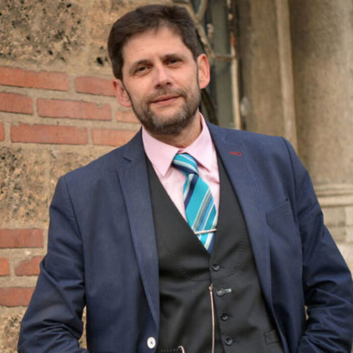 kristian-takov-v-capital_700x700_crop_478b24840a