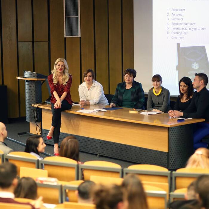 jpg-01_700x700_crop_478b24840a