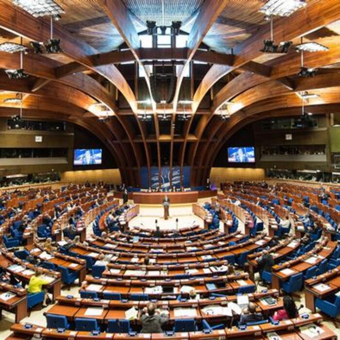 43176185-303_700x700_crop_478b24840a