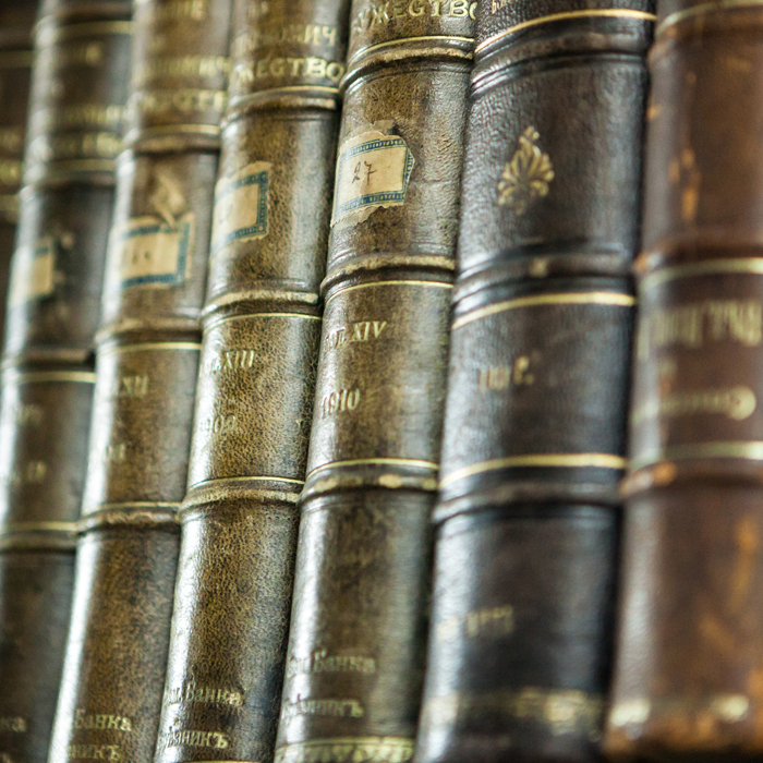 books2_700x700_crop_478b24840a